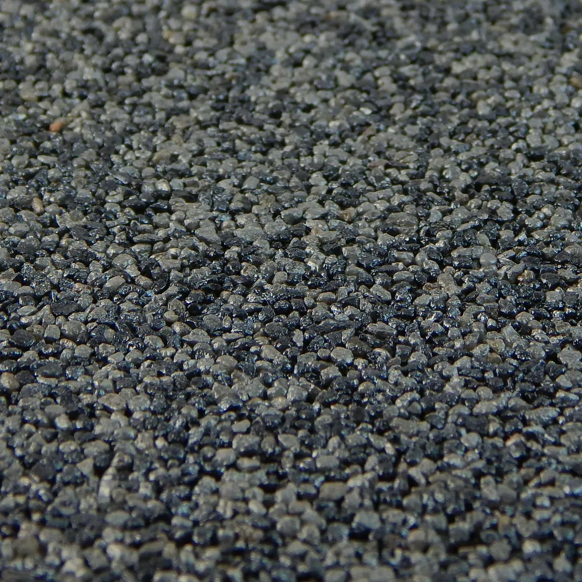 Terralith Buntsteinputz 14kg in grau-anthrazit, Sockelputz für Innen und Außen mit Reinacrylat Bindemittel aus Naturstein, 1-2mm Körnung (BSP58)