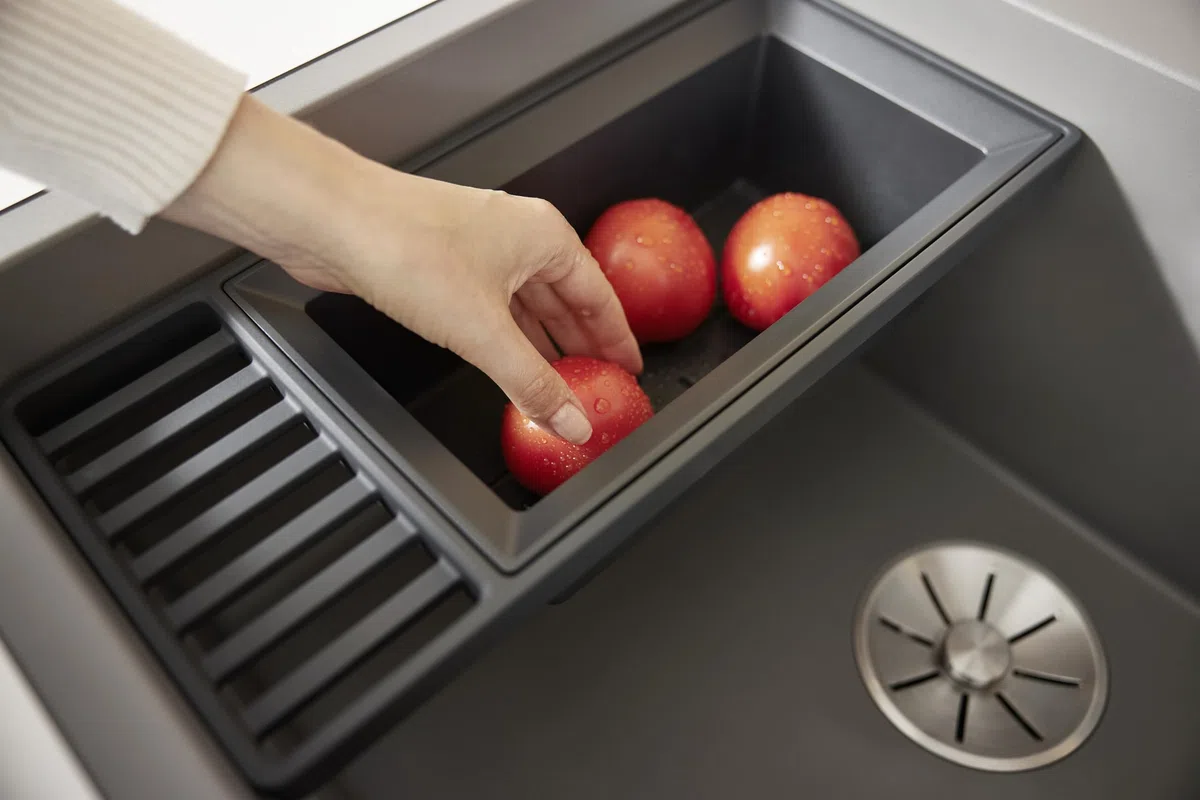 BLANCO Sink Drainer 2-in-1 | Kunststoff schwarzgrau | Multifunktionale Rahmen- und Resteschalenkombination mit integrierter Abtropffläche | bei allen Silgranit Spülen (40cm Tiefe) | [18x39,5x10,3 cm]