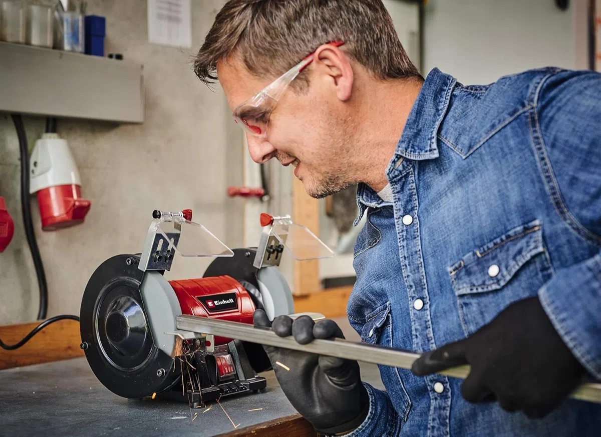 Einhell Doppelschleifer TC-BG 150 (max. 150 W, Ø150 x ø32 x 16 mm Schleifscheiben, Funkenschutz, Formkorrekturen und Anschliffe, inkl. Grob- und Feinschleifscheibe K36/K60)