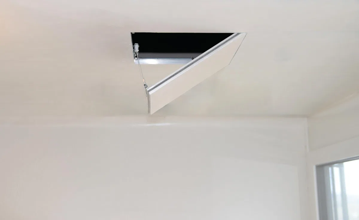 Heka Revisionsklappe 20 x 20 cm (200 x 200 mm) Alu/GK 25 mm aushängbar | Beide Hände frei zum Arbeiten – die ganze Öffnung steht dir offen
