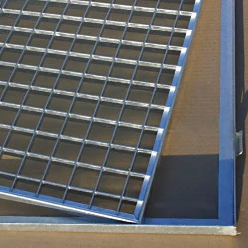 SPH Gitterrost verzinkt 300x800mm mit ZARGE Maschenweite 30x30mm Gesamthöhe 23mm