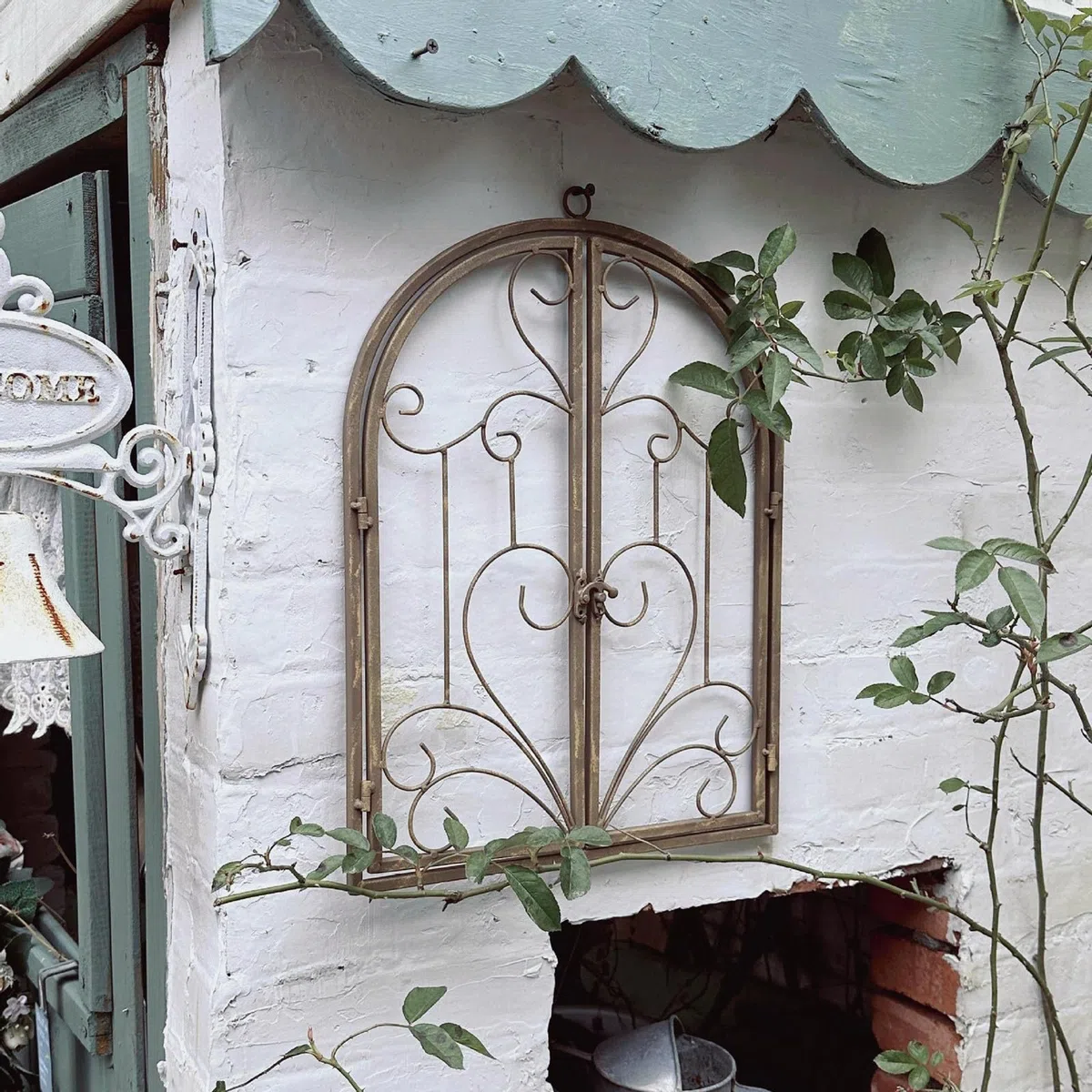 Rustikale Deko-Fenster mit Halbbogen zum Öffnen Eisen Sprossen-Fenster Scheunenfenster Fensterrahmen Fenster Attrappe Ranken Optik Wanddekor für Gartendeko Landhausstil Rost