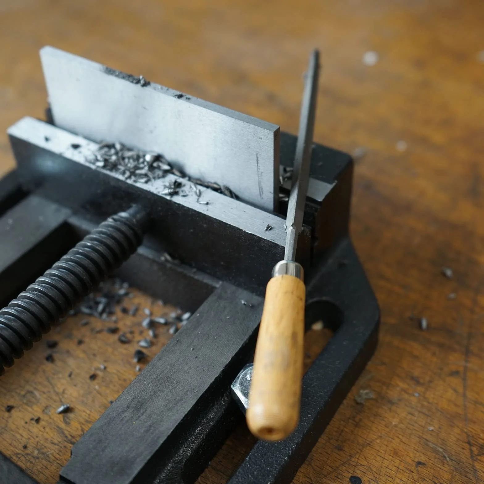 Wiltec Maschinenschraubstock 200 mm Backenbreite, Schraubstock für Werkstatt, Bohrmaschinenschraubstock als Spannwerkzeug