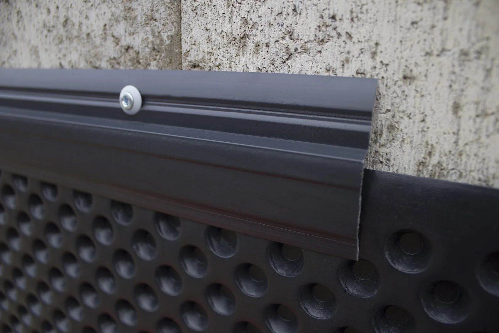 LEMAL Noppenbahn Abschlussprofil PT6, PVC Kunststoff anthrazit, Halteleiste Noppenfolie Mauerschutz (20 Meter / 10 Leisten) - Abdeckprofil Noppenbahnen