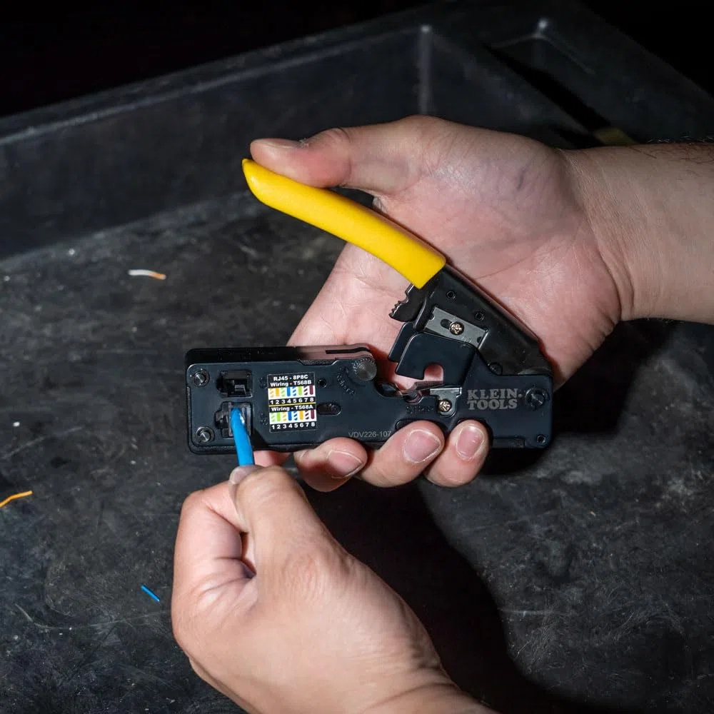 Klein Tools VDV226-107 | Ratschen-Crimpzange für RJ45 RJ11 RJ12 | CAT6 CAT5e CAT3 Datenkabel | Abisolierer Schneidwerkzeug Kompakt