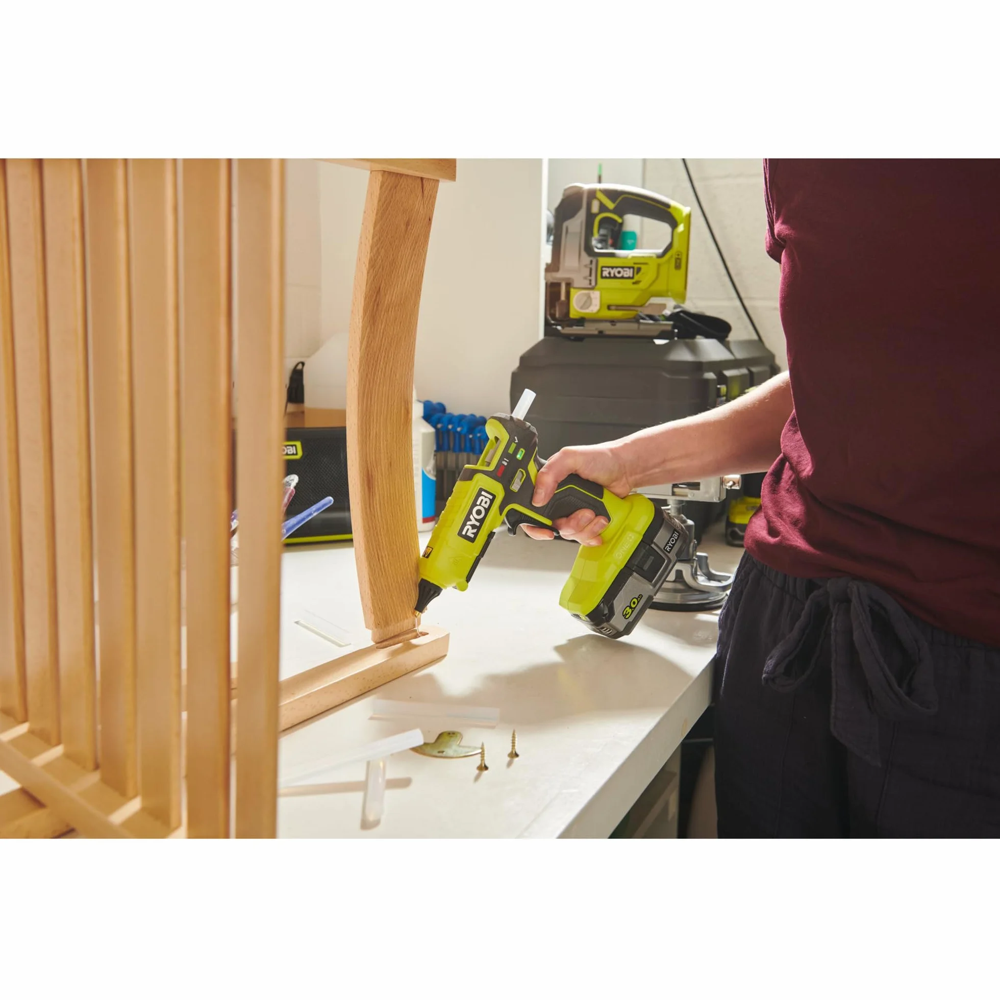 RYOBI 18 V ONE+ Akku-Heißklebepistole RGL18-0, Flexible Klebepistole für Heimwerker, 11/12 mm Klebesticks, 2 min Aufheizzeit, ohne Akku und Ladegerät