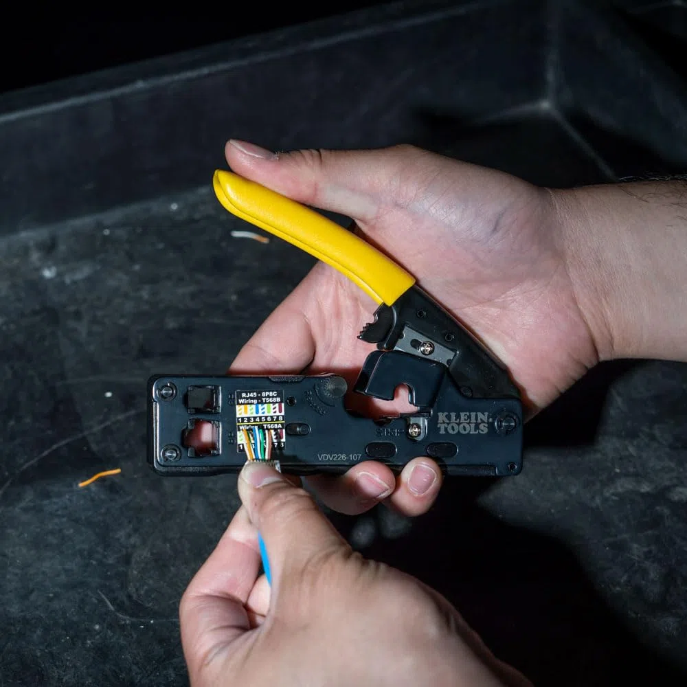 Klein Tools VDV226-107 | Ratschen-Crimpzange für RJ45 RJ11 RJ12 | CAT6 CAT5e CAT3 Datenkabel | Abisolierer Schneidwerkzeug Kompakt