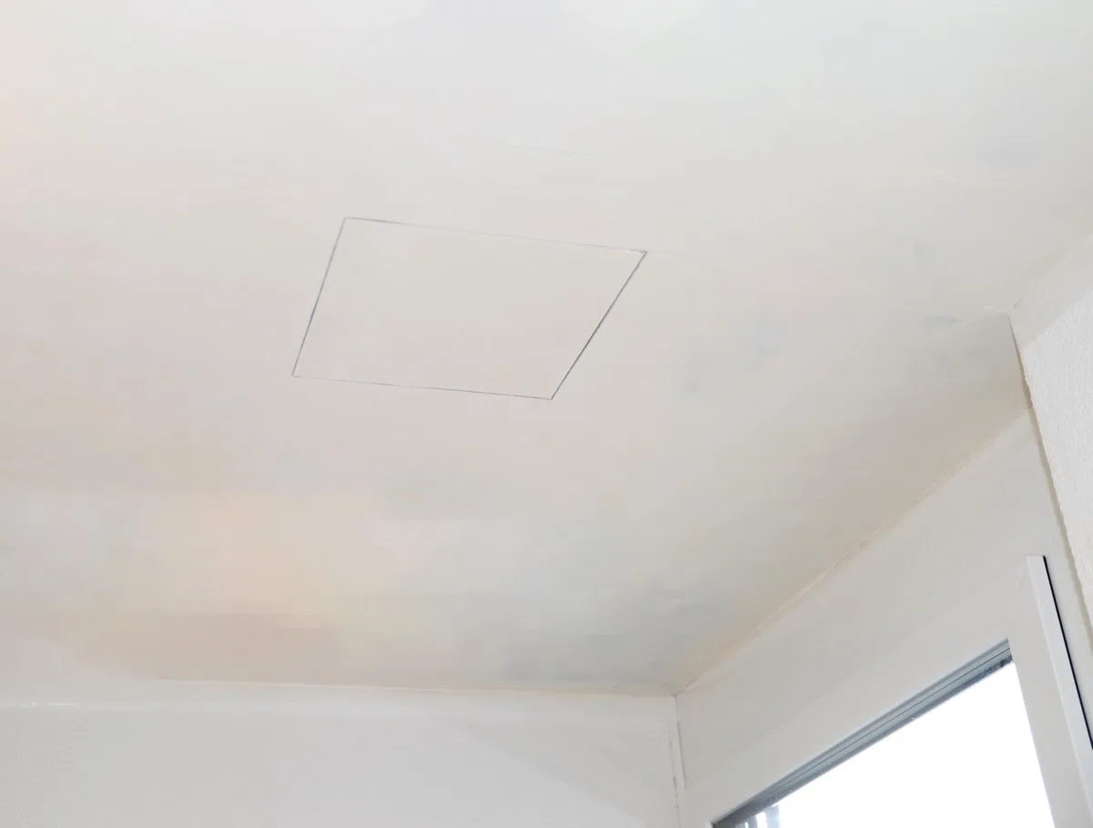 Heka Revisionsklappe 20 x 20 cm (200 x 200 mm) Alu/GK 25 mm aushängbar | Beide Hände frei zum Arbeiten – die ganze Öffnung steht dir offen