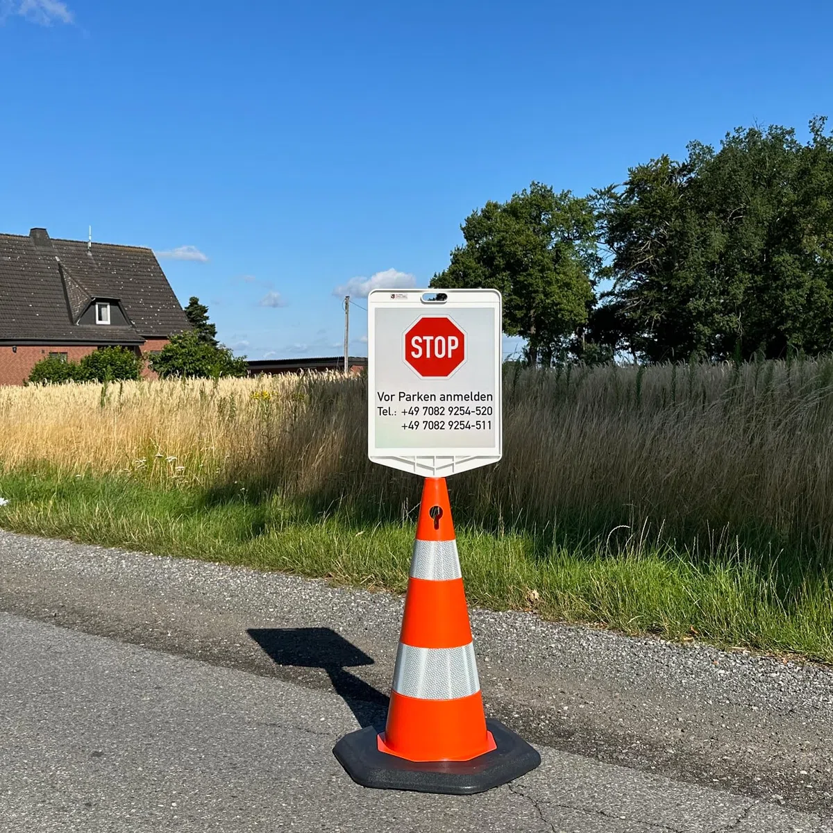 UvV ECOSign Leitkegel, Warnkegel mit Schild PVC 70 cm >3.5 kg schwer reflektierend (Absolutes Halteverbot VZ-283)