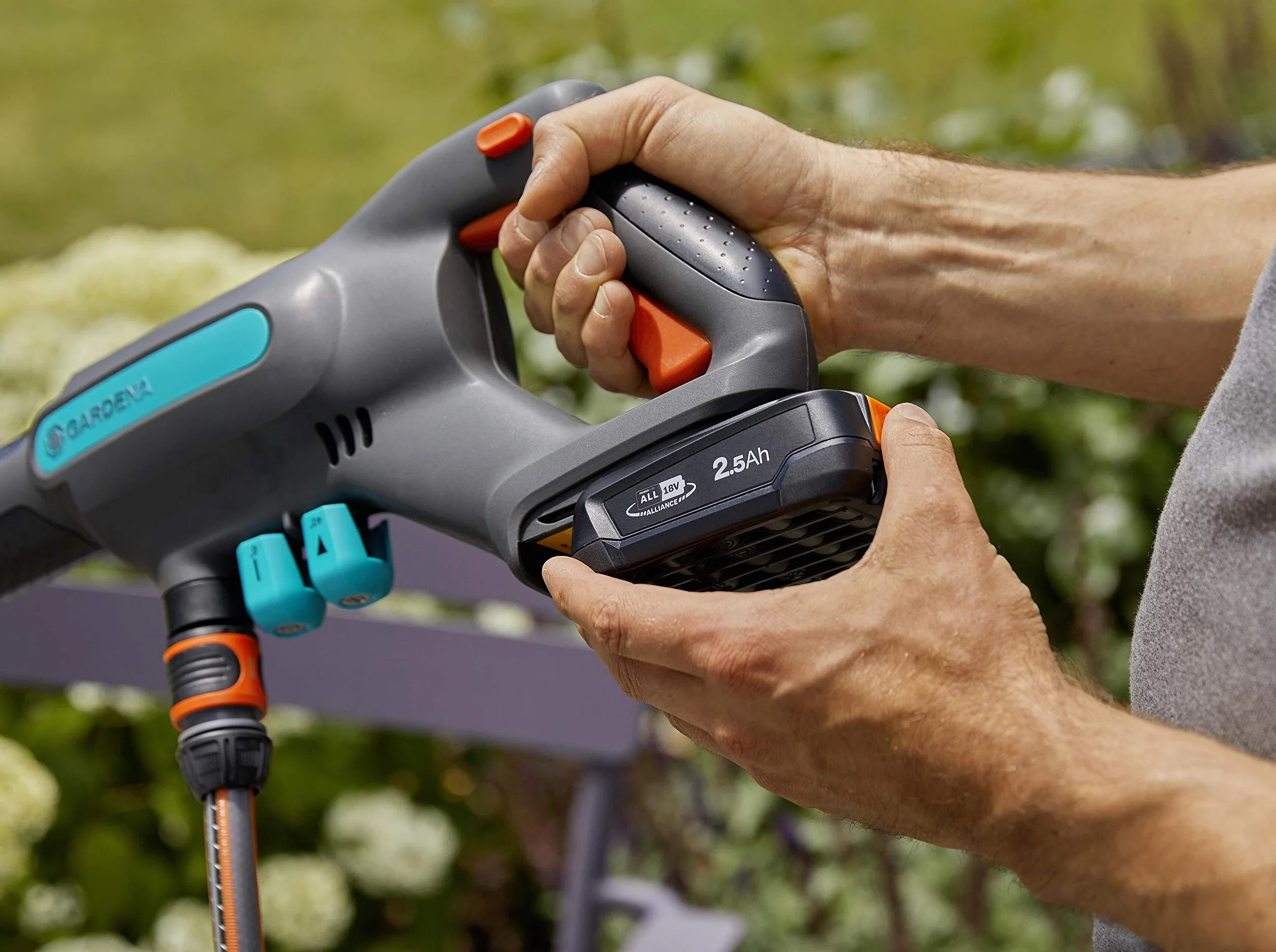 Gardena Starter-Kit P4A: Akku-Set für alle Gardena Gartengeräte mit Li-Ion Akku, 1x PBA 18V/45 2,5 Ah, AL 1810 CV, Energieklasse A (14910-20)
