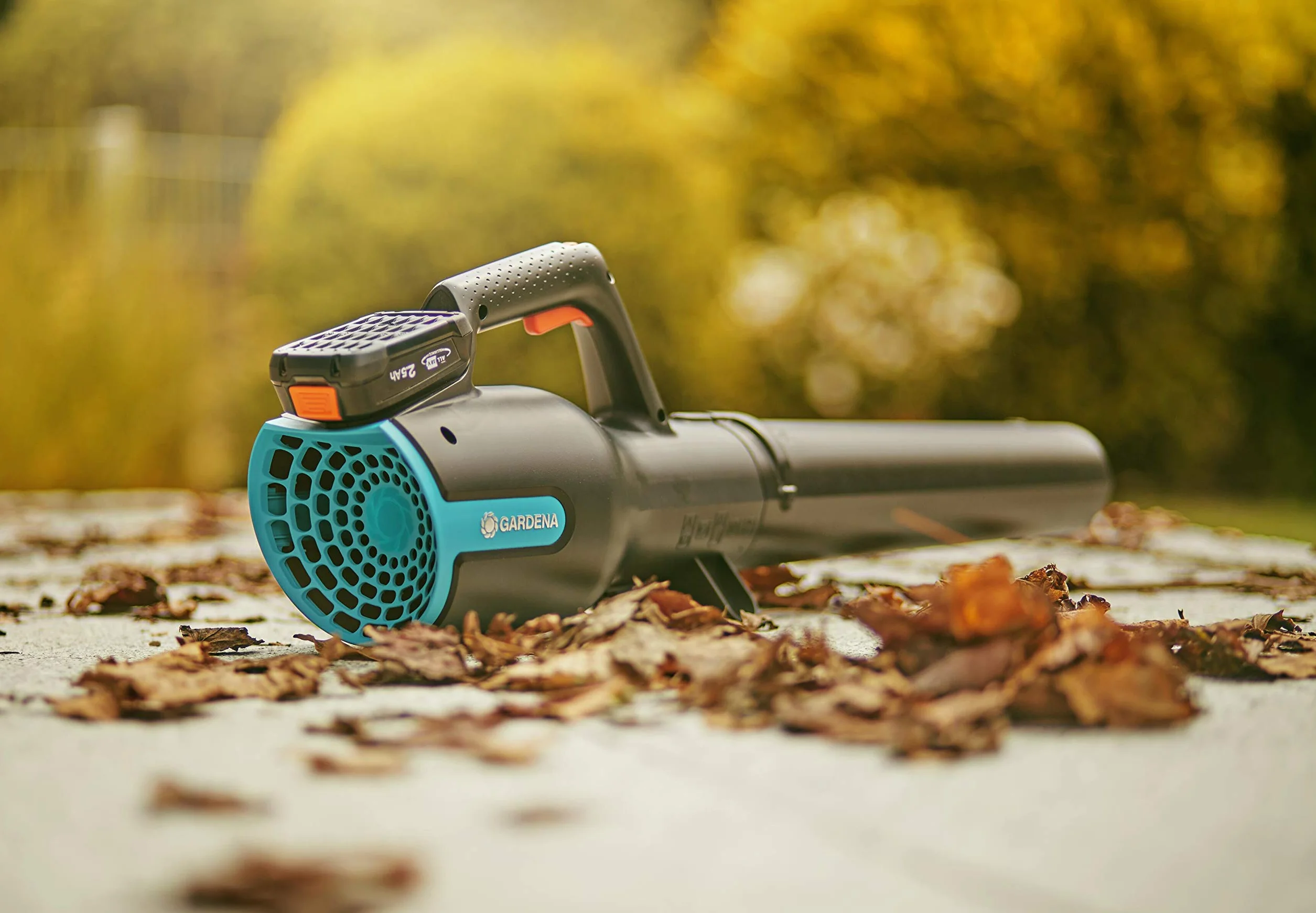 Gardena Starter-Kit P4A: Akku-Set für alle Gardena Gartengeräte mit Li-Ion Akku, 1x PBA 18V/45 2,5 Ah, AL 1810 CV, Energieklasse A (14910-20)