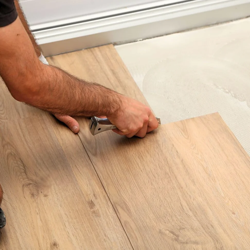 26 Vinylkleber PVC LVT CV Paneele Teppich 6kg Vinyl Fliesen Bodenbeläge Flex Klebstoff Bodenkleber Lösemittelfrei Schnelle Haftung + 2 St. Zahnspachtel Set
