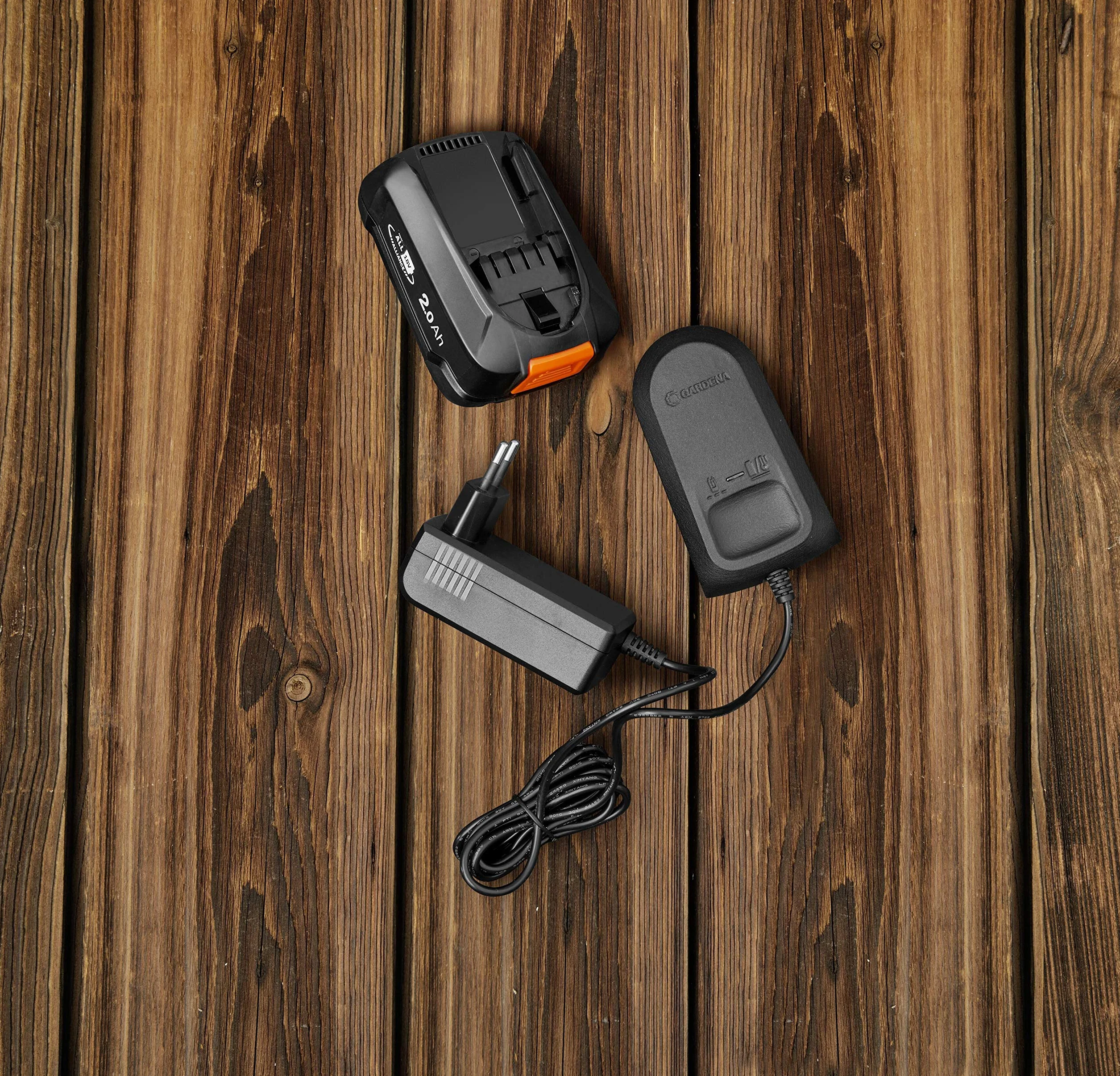 Gardena Starter-Kit P4A: Akku-Set für alle Gardena Gartengeräte mit Li-Ion Akku, 1x PBA 18V/45 2,5 Ah, AL 1810 CV, Energieklasse A (14910-20)
