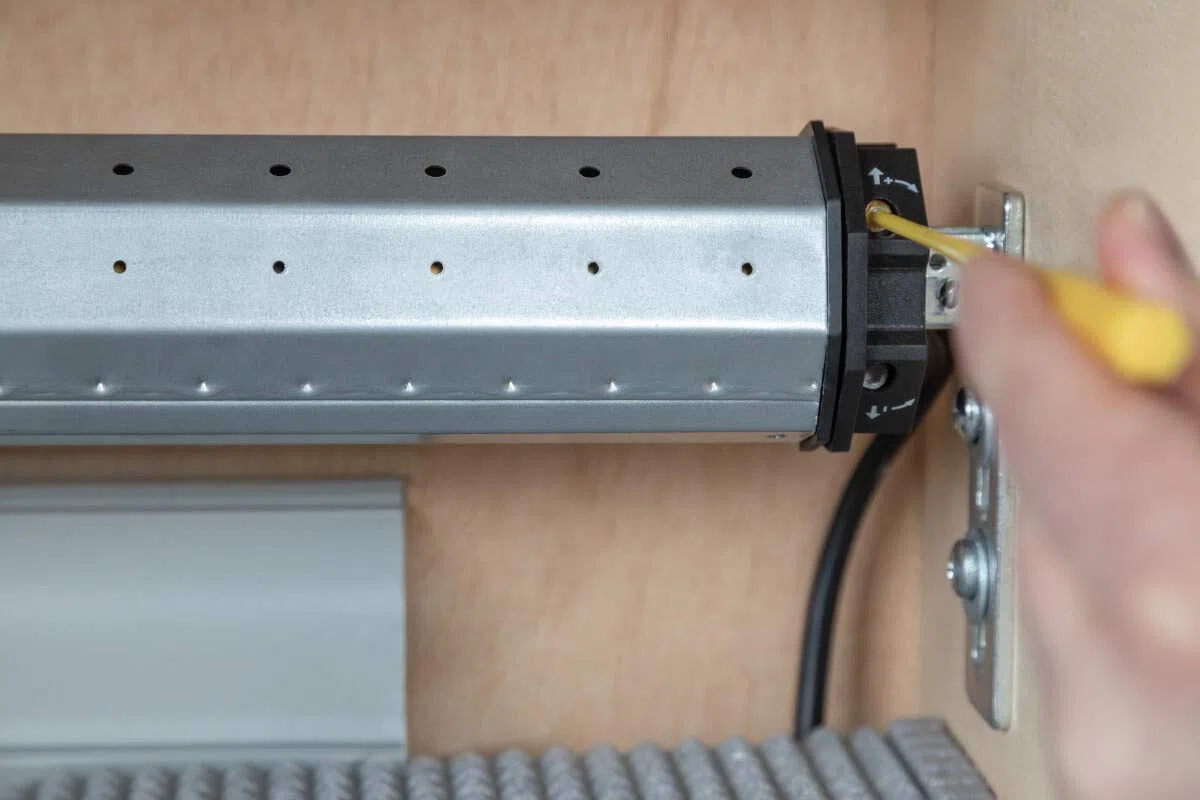 Schellenberg 20110 Rolladenmotor MINI Standard 10 Nm, mechanische Endlageneinstellung, Rohrmotor für 40 mm Welle, bis 6 m² Rollladenfläche, Set inkl. Wandlager