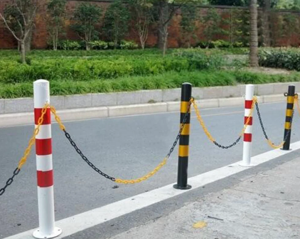 Absperrpfosten Metall Rot-Weiß Ø76mm H750mm 2 Ösen zum Stahl Robust Standfuß Stabil Park Poller Set Mit Befestigungsschrauben (2 Stück)